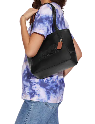 coach-tote-27-with-horse-and-carriage-02_large.png